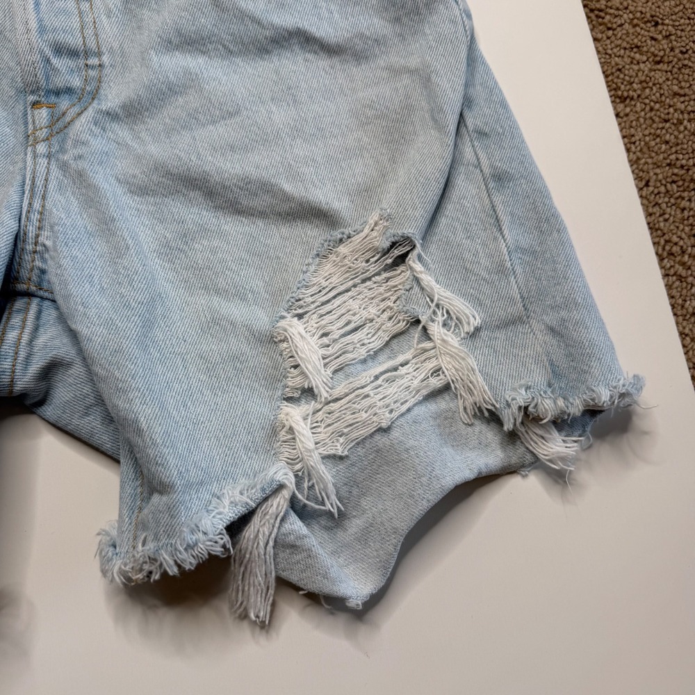 LEVIS 501 Original Denim Shorts Light Wash Distressed Women's Size 27 Mid-Thigh - Picture 4 of 9